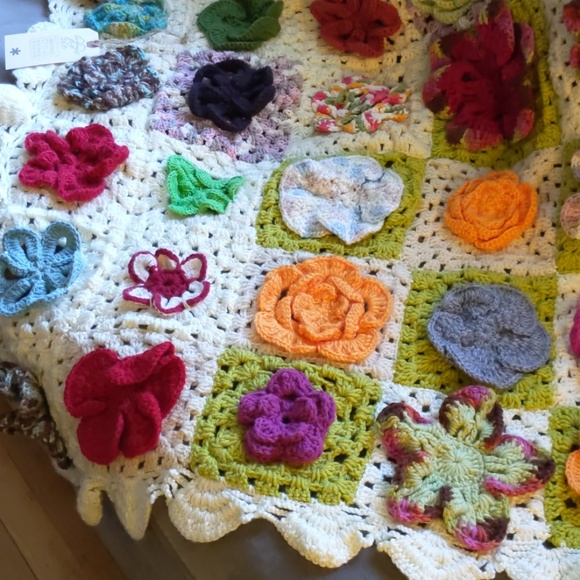 Farmhouse Blanket/afghan handmade (only one) - Picture 8 of 8